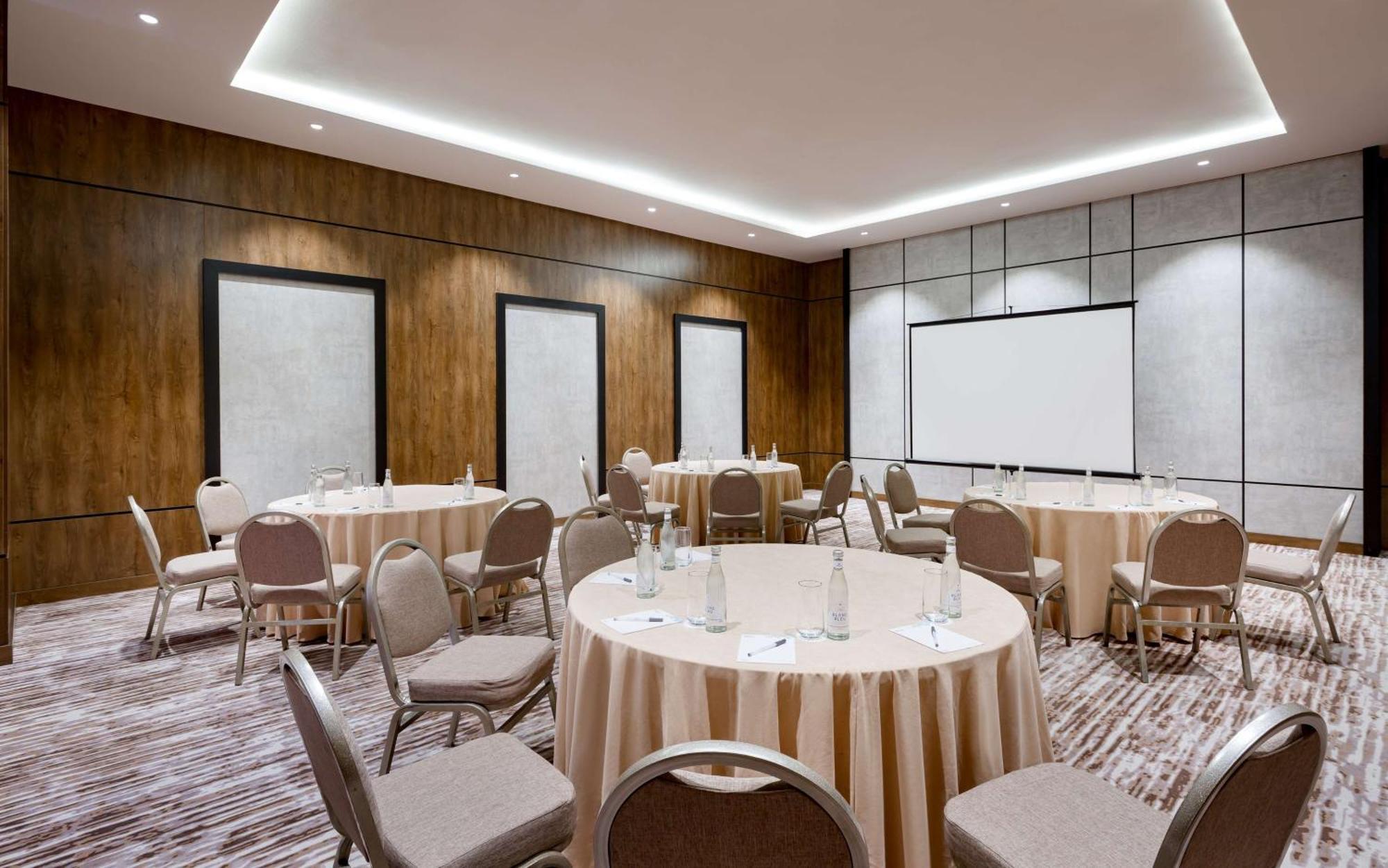 Hilton Garden Inn Samarkand Eksteriør billede
